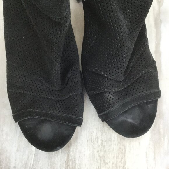 Vince Camuto Peep Toe Perforated Black Suede Booties 39.5 - Picture 4 of 9